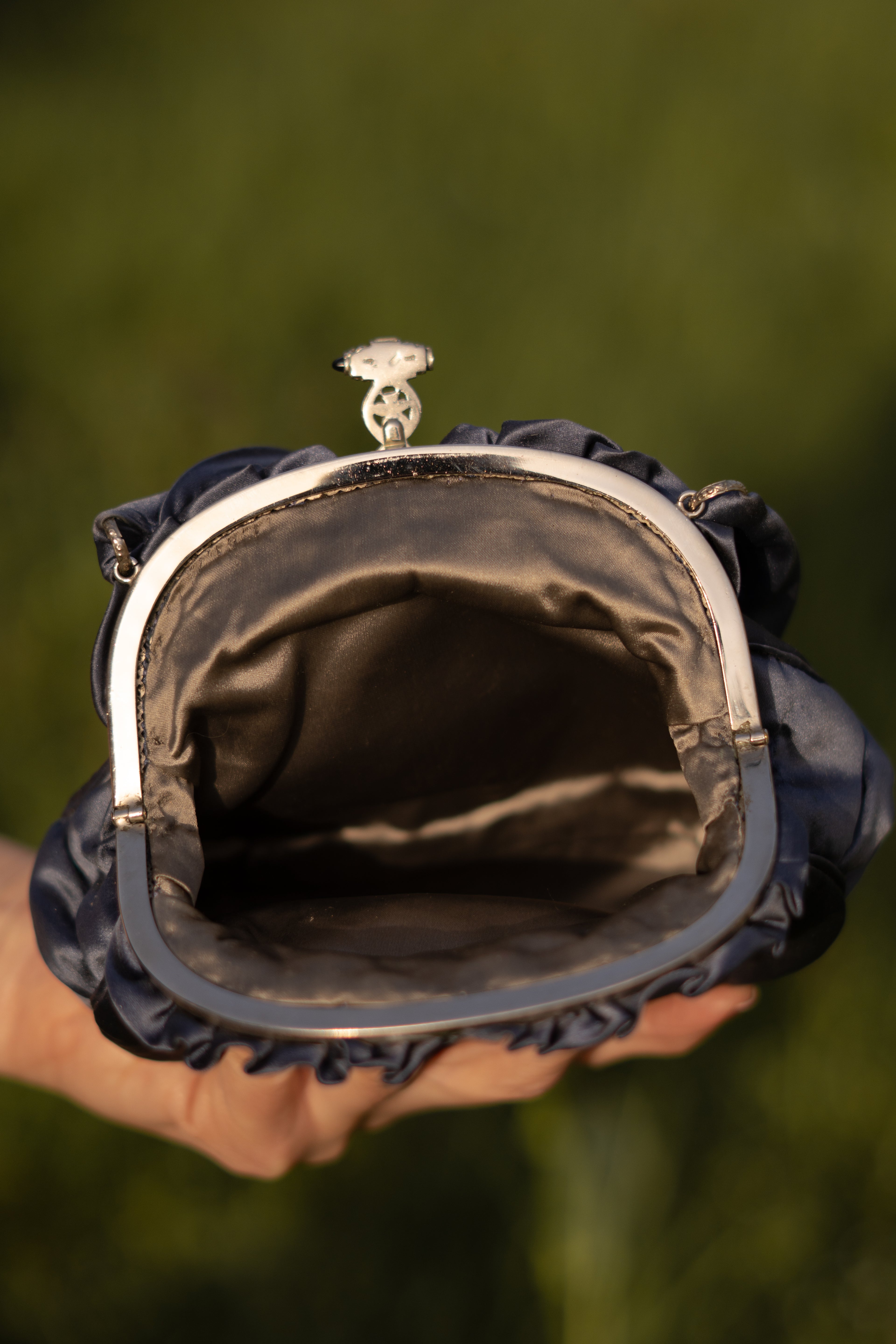 1930 Evening Silk Purse with Rhinestones detail